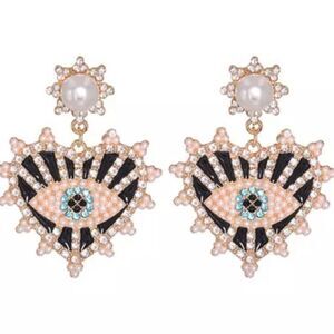 NWOT Rhinestone Eyeball Heart Earrings